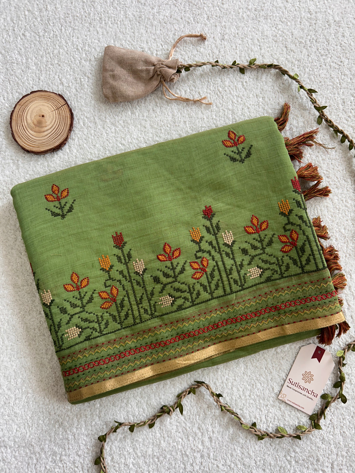 Madhavi Floral Garden Border Classic Cotton Saree