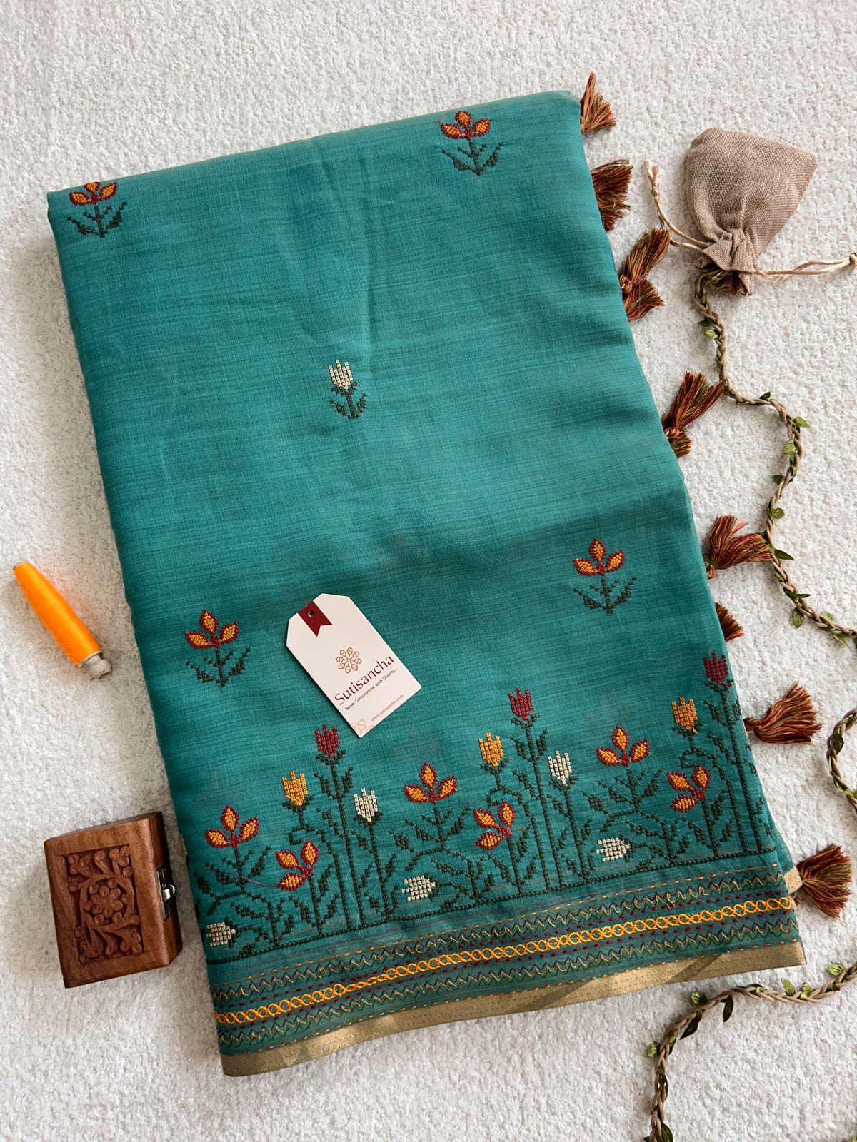 Madhavi Floral Garden Border Classic Cotton Saree