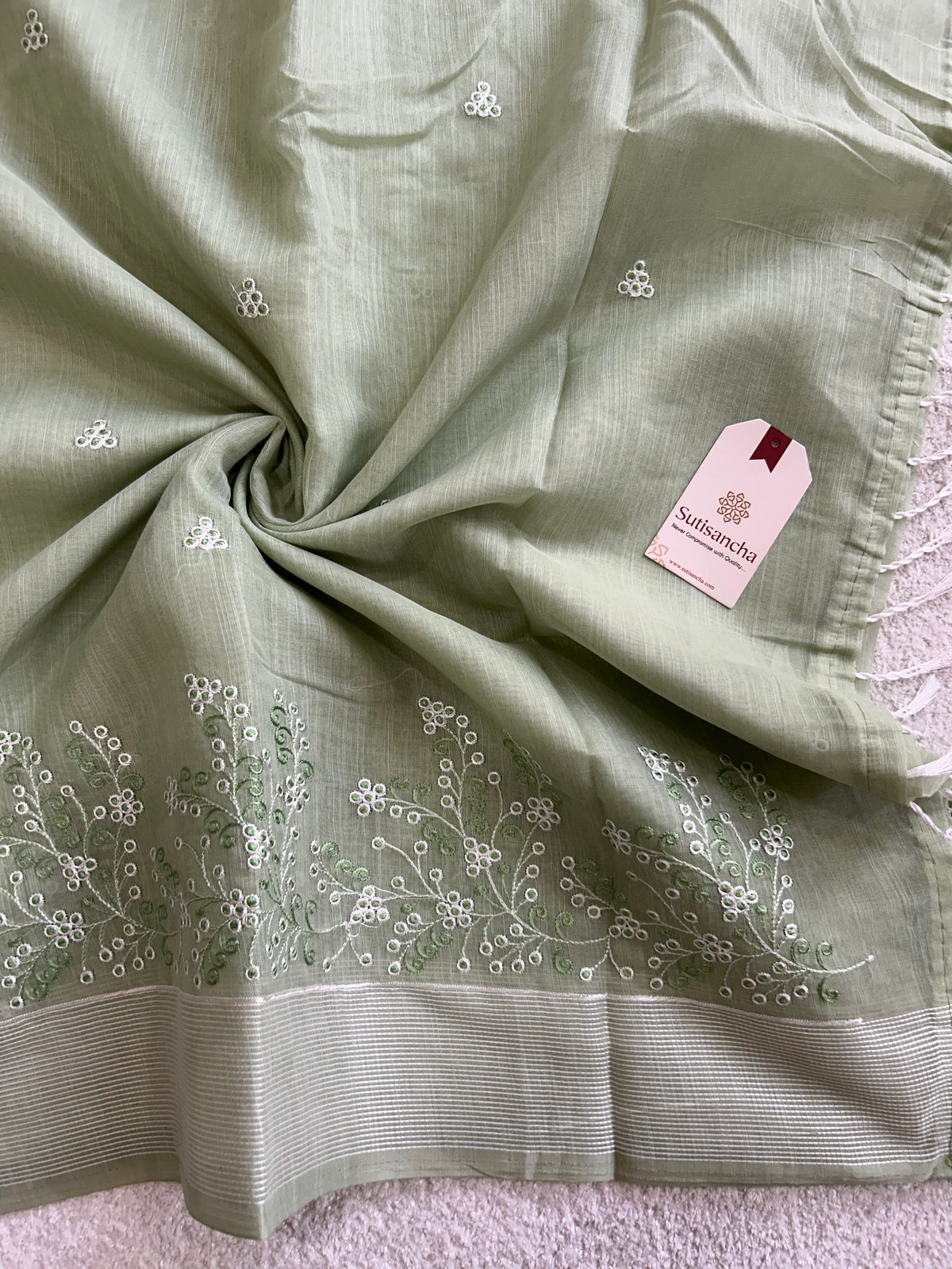Nivara Botanical Vine Border Floral Detail Cotton Saree