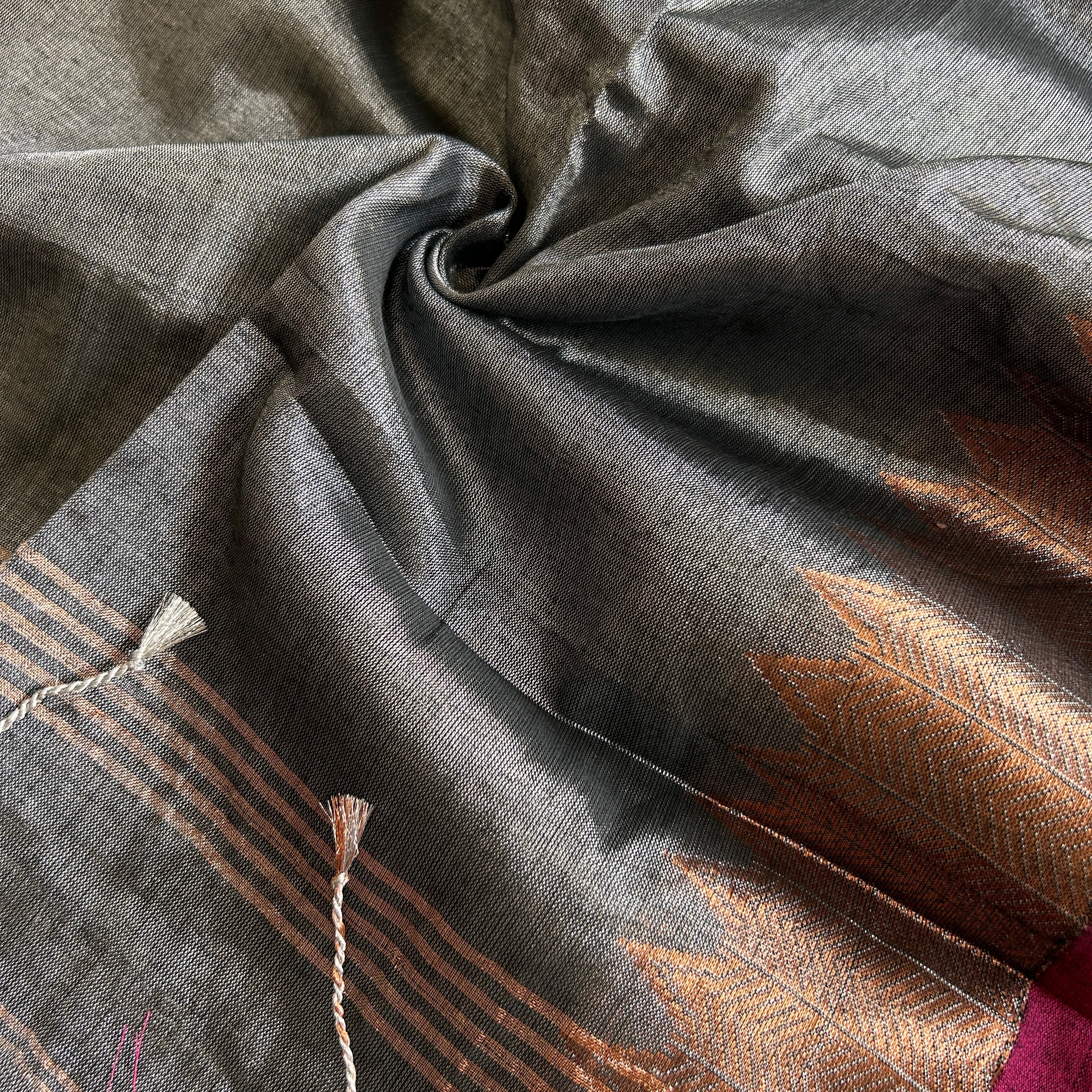 Sutisancha Grey Handloom Designer Tissue Saree