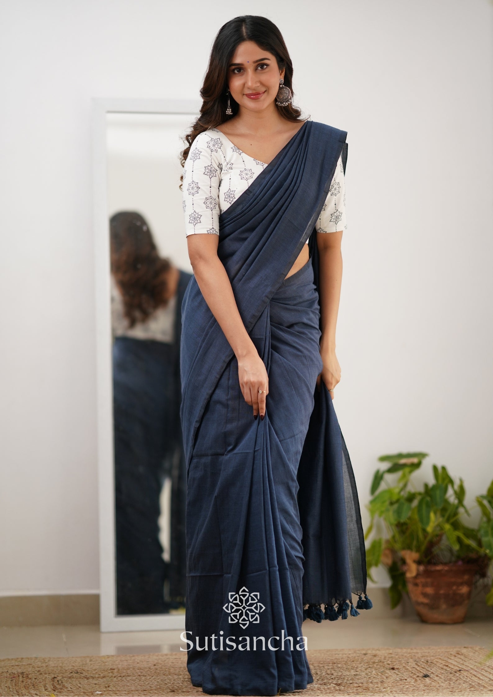 Sutisancha Gray Handloom Cotton Saree With Designer Blouse