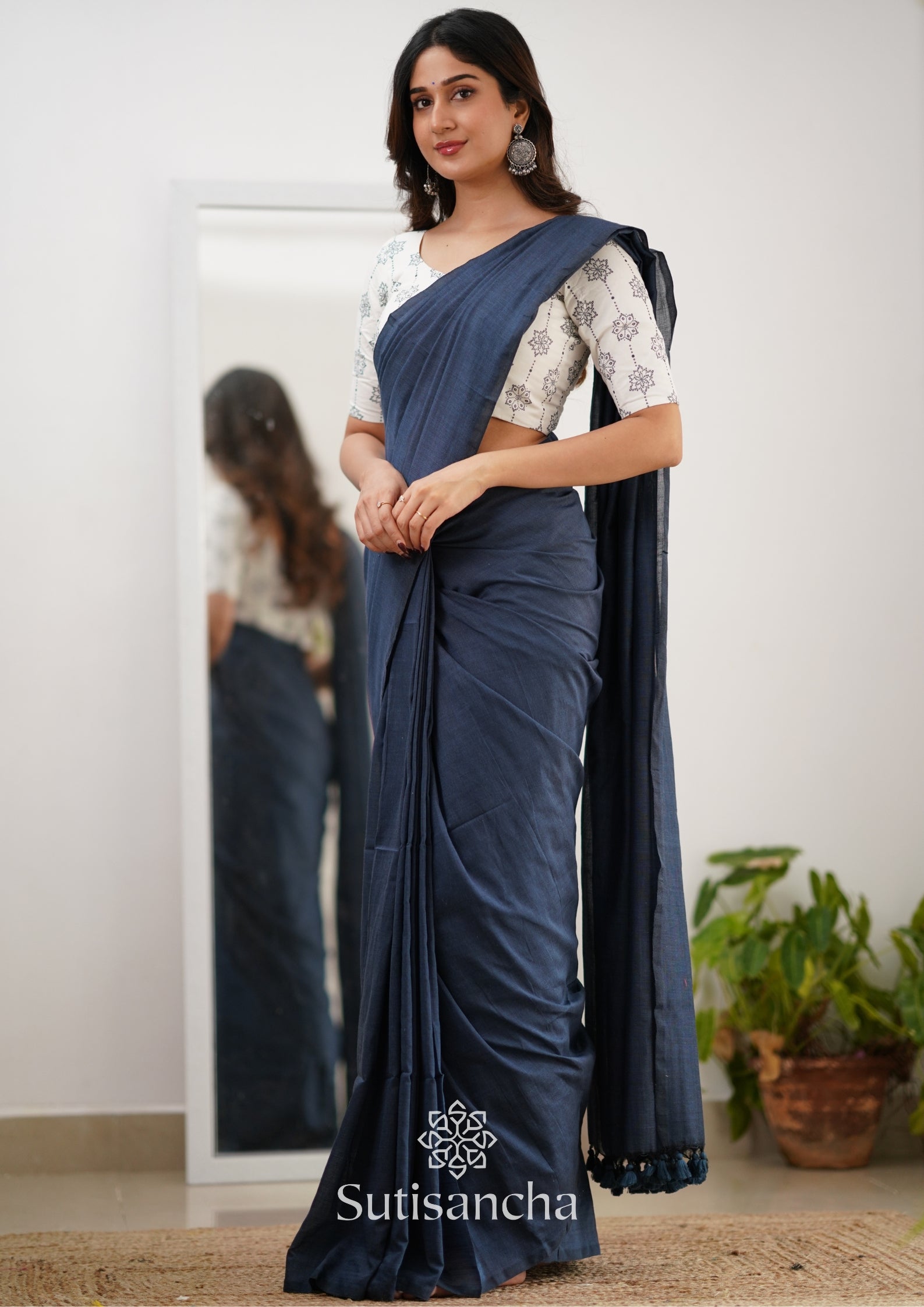 Sutisancha Gray Handloom Cotton Saree With Designer Blouse