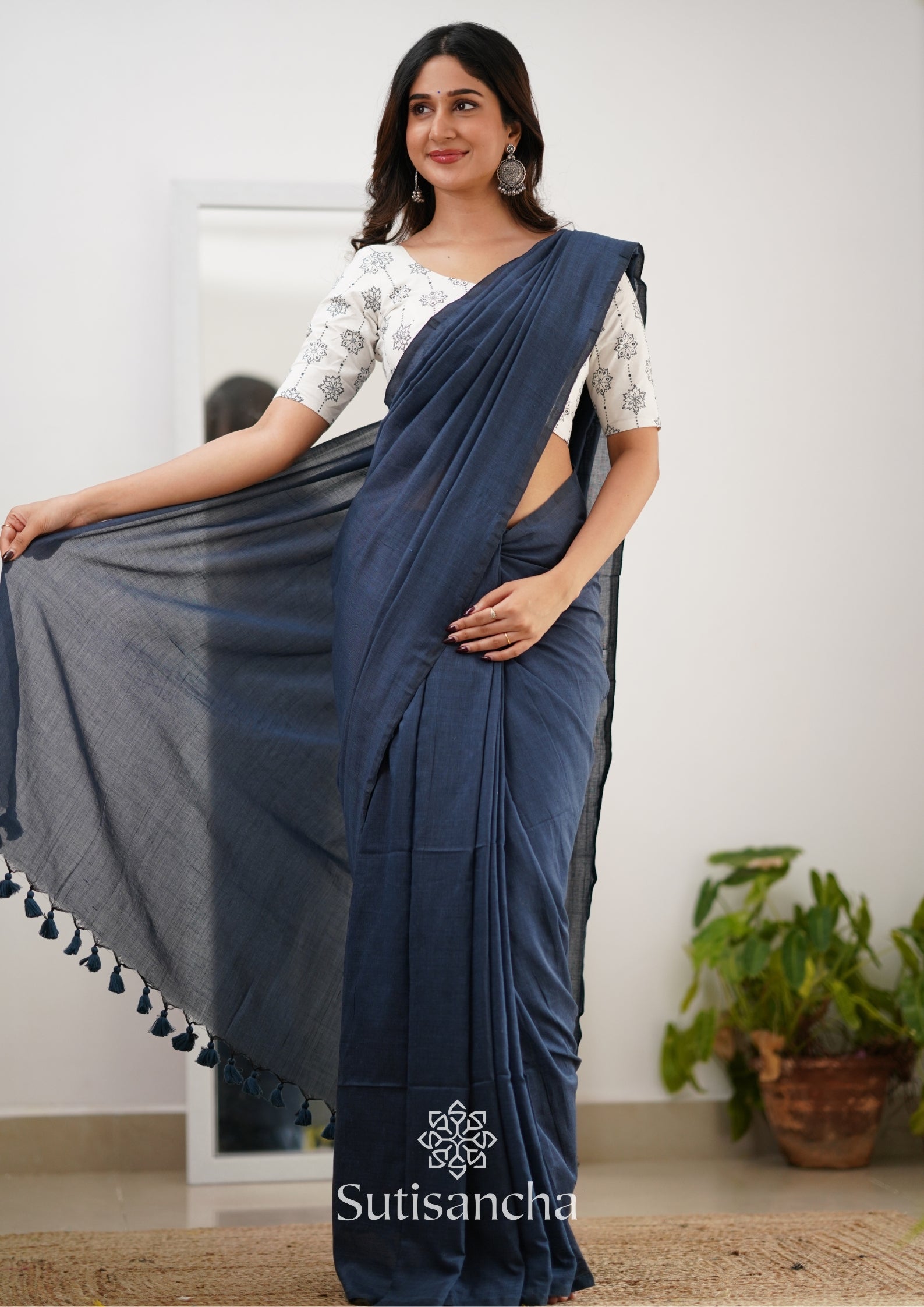 Sutisancha Gray Handloom Cotton Saree With Designer Blouse