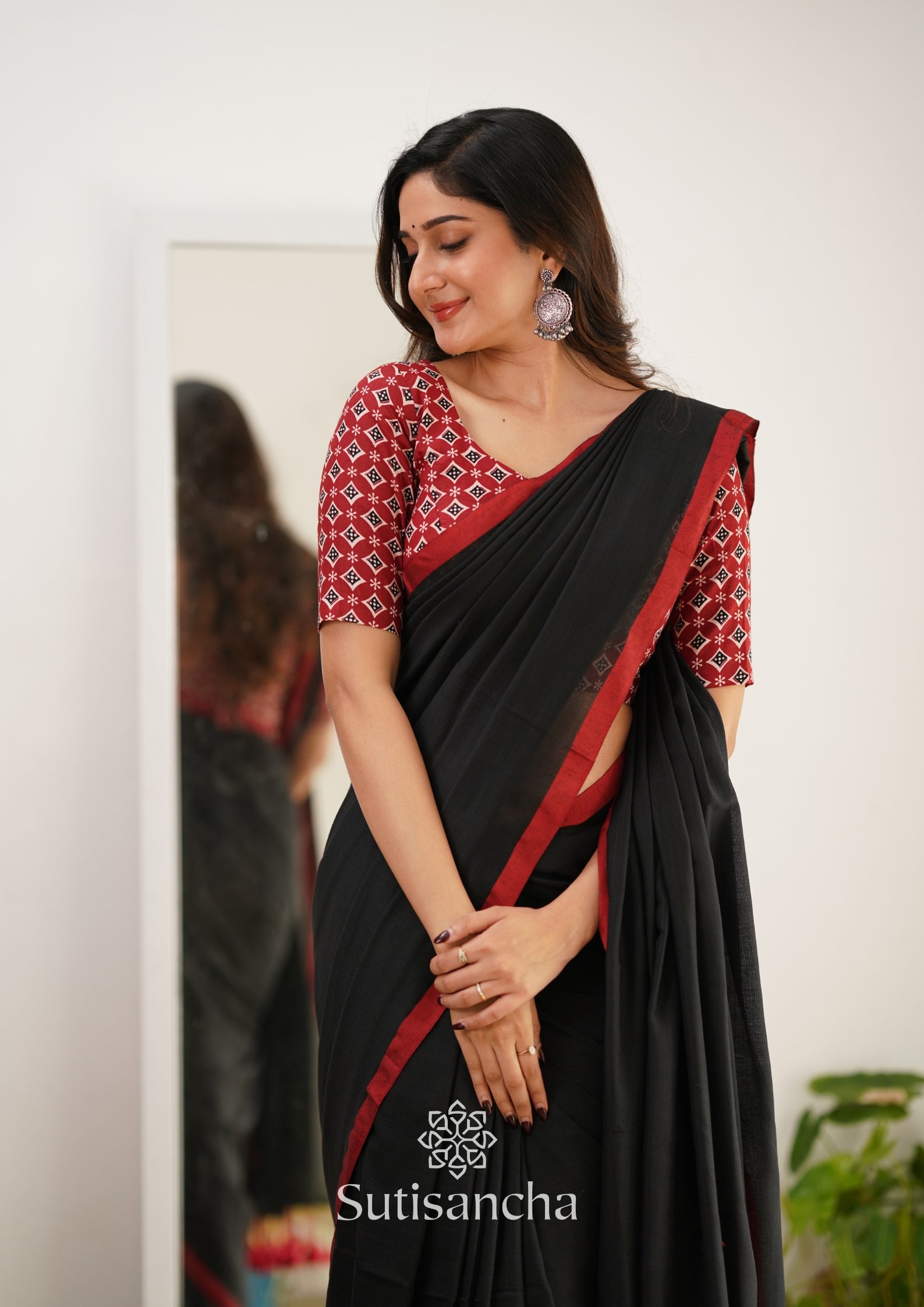 Sutisancha Black Handloom Cotton Saree With Designer Blouse