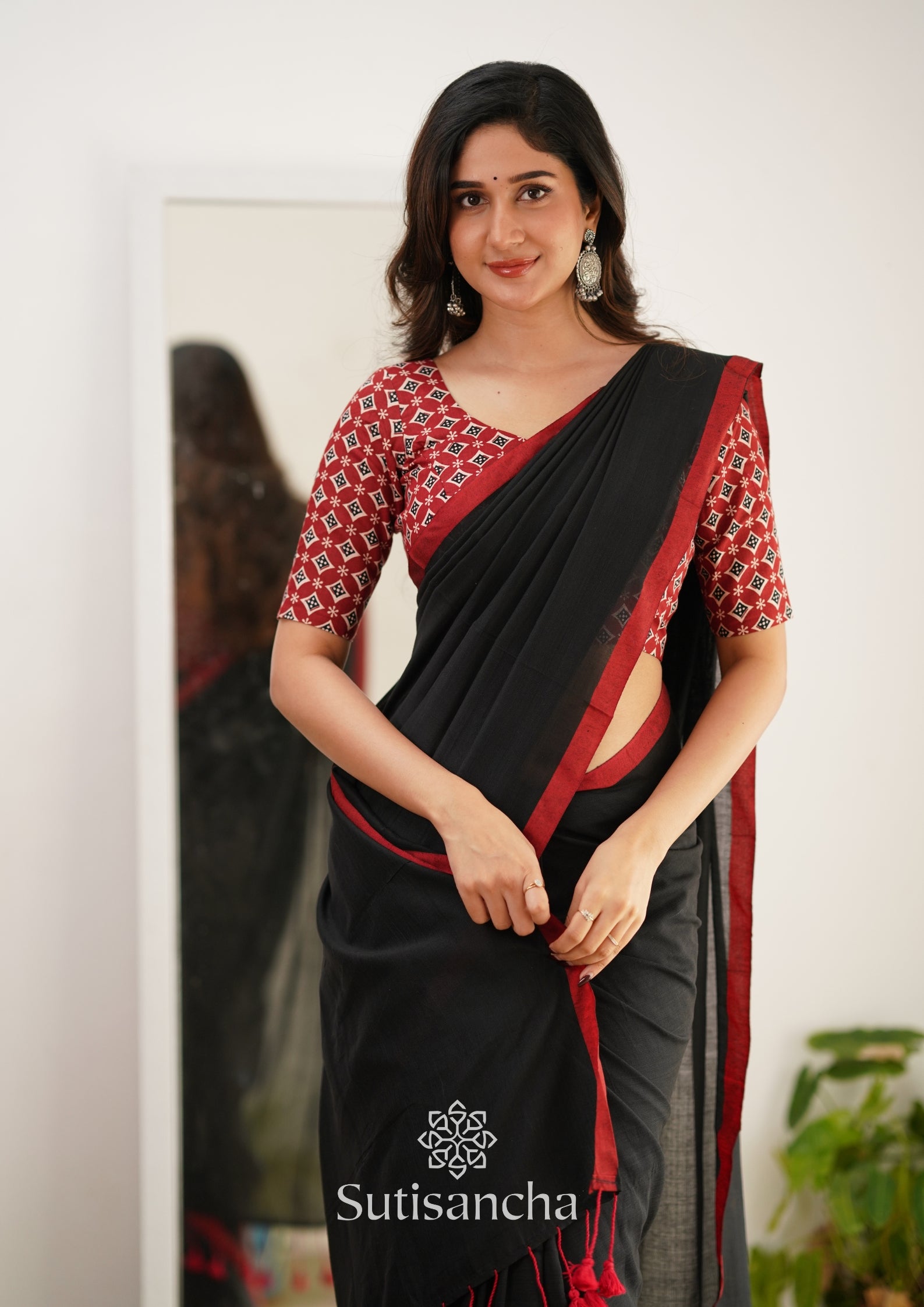 Sutisancha Black Handloom Cotton Saree With Designer Blouse