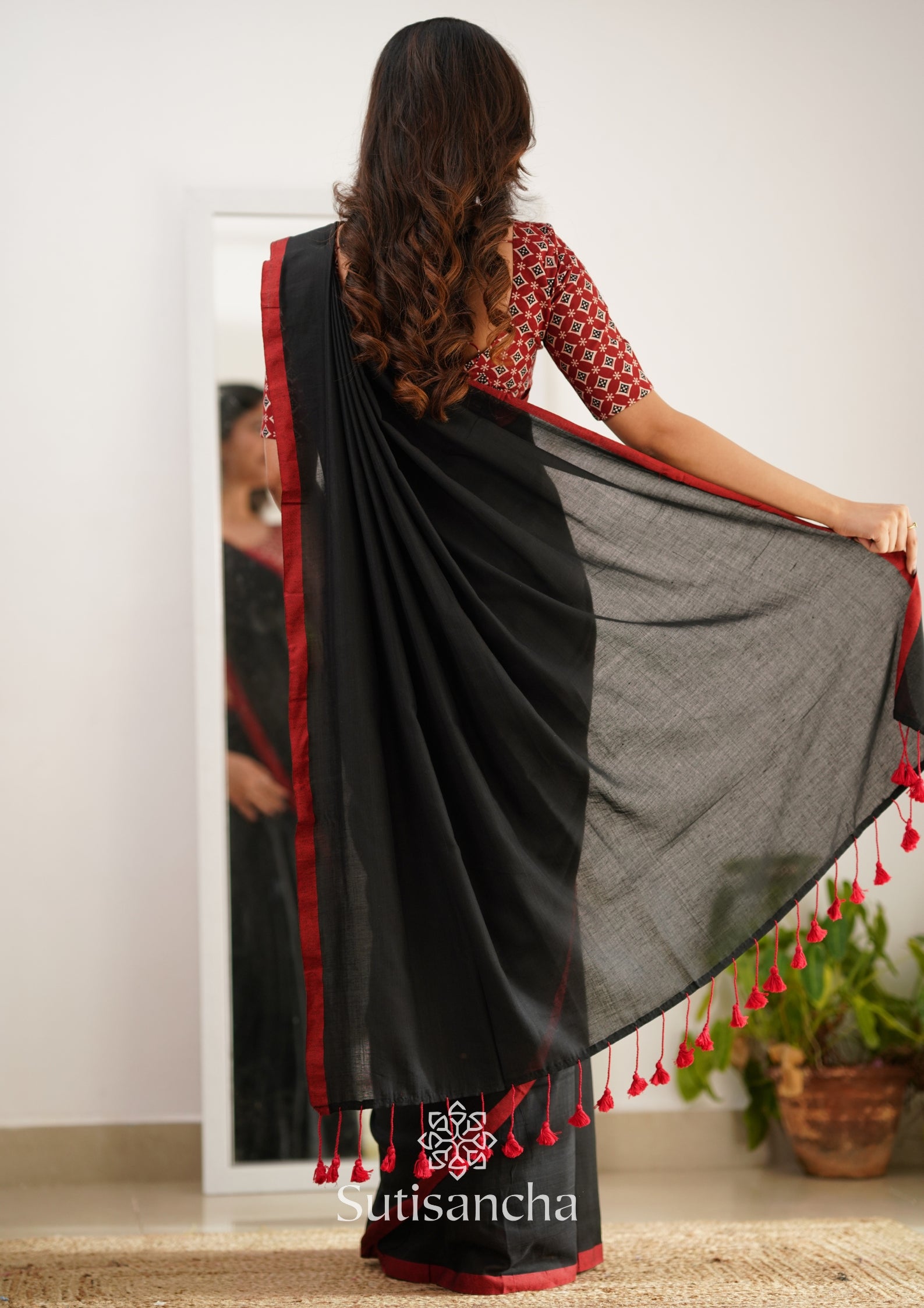 Sutisancha Black Handloom Cotton Saree With Designer Blouse