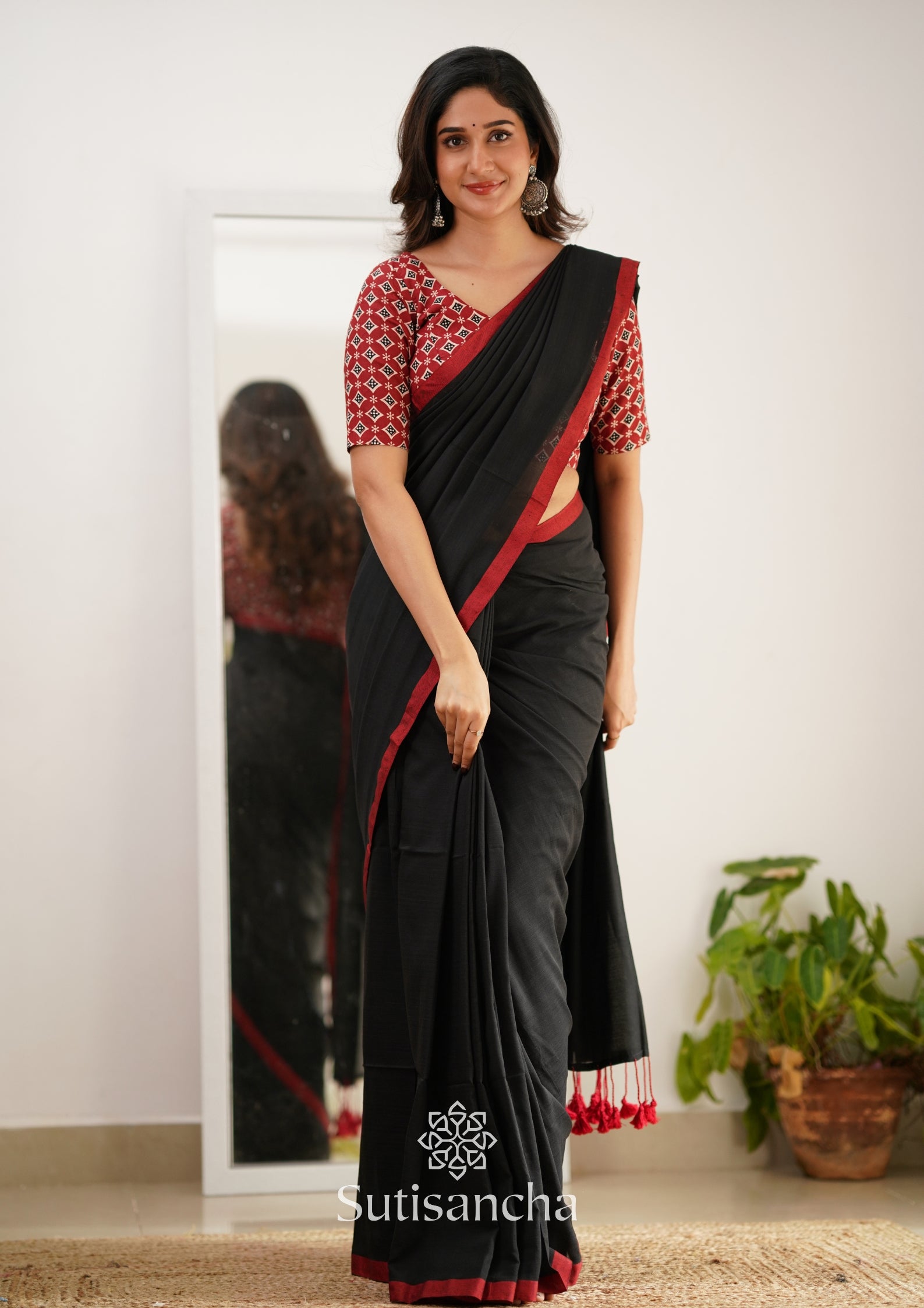 Sutisancha Black Handloom Cotton Saree With Designer Blouse