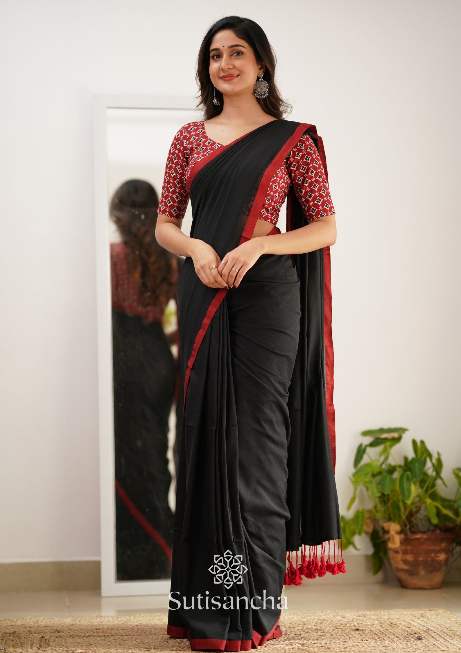 Sutisancha Black Handloom Cotton Saree With Designer Blouse