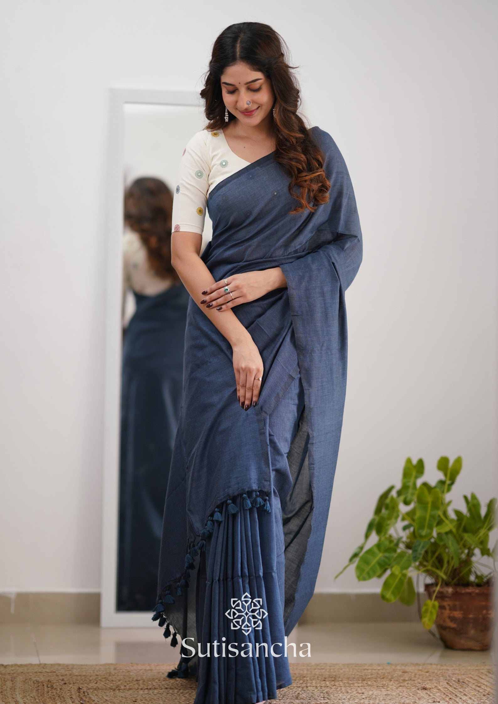 Sutisancha Grey Handloom Cotton Saree With Designer Blouse