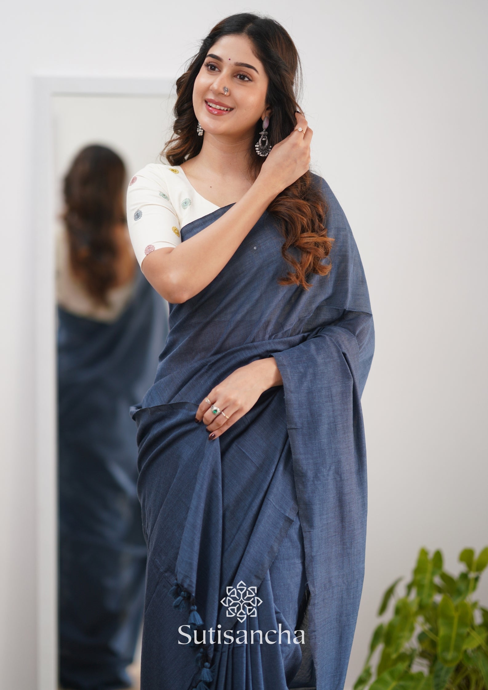 Sutisancha Grey Handloom Cotton Saree With Designer Blouse