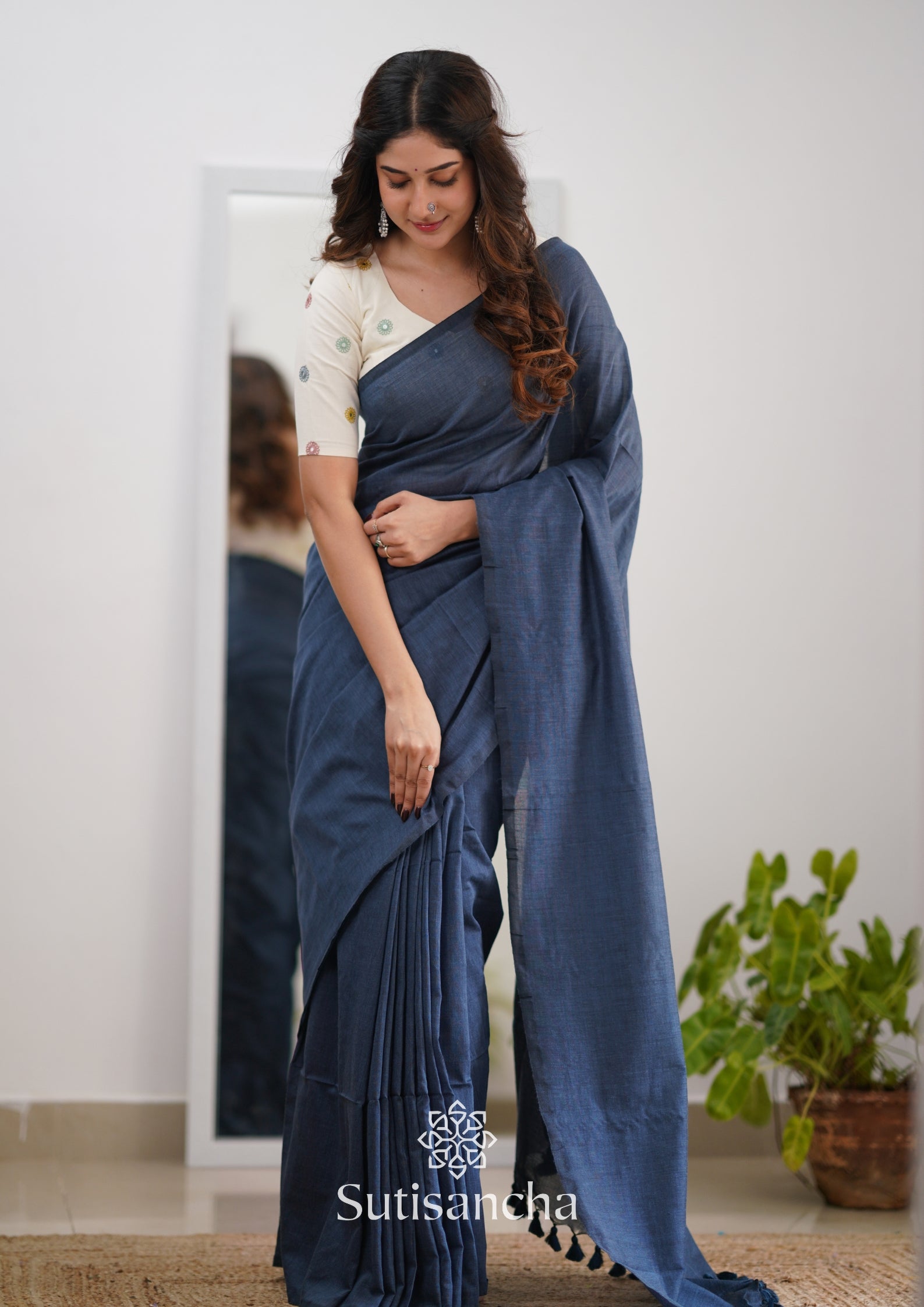 Sutisancha Grey Handloom Cotton Saree With Designer Blouse