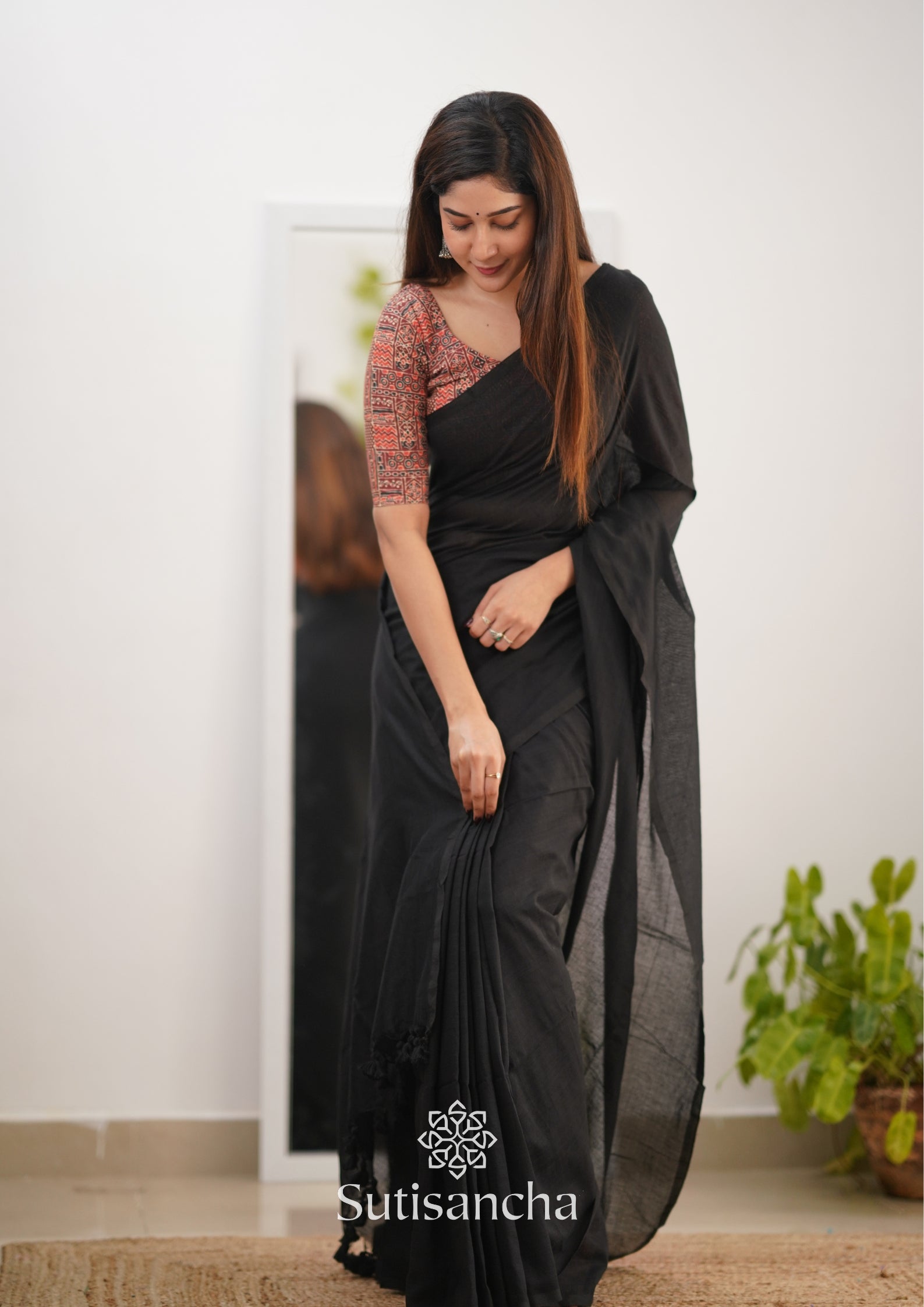 Sutisancha Black Handloom Cotton Saree With Designer Blouse