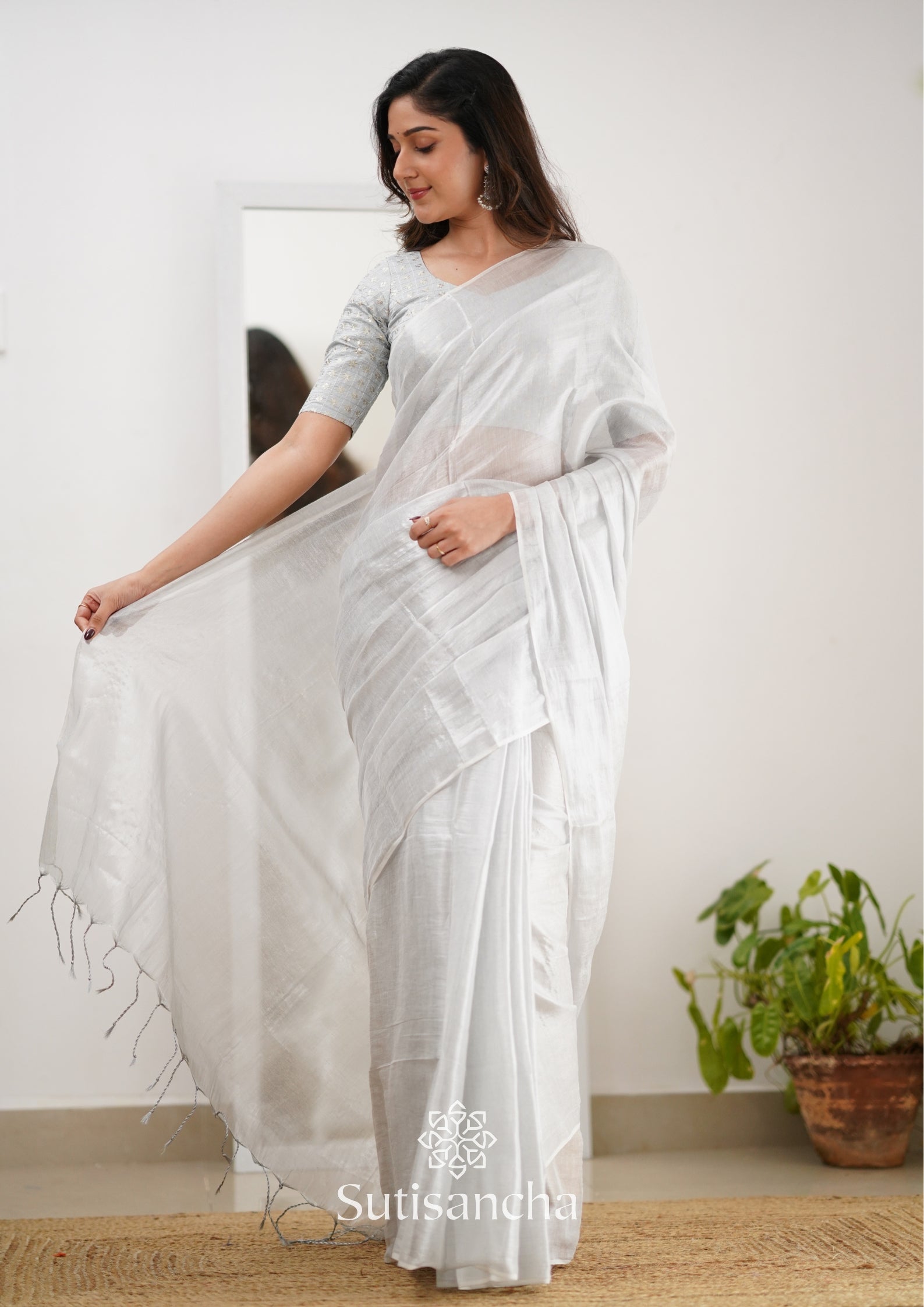 Sutisancha White Handloom Tissue Saree With Designer Blouse