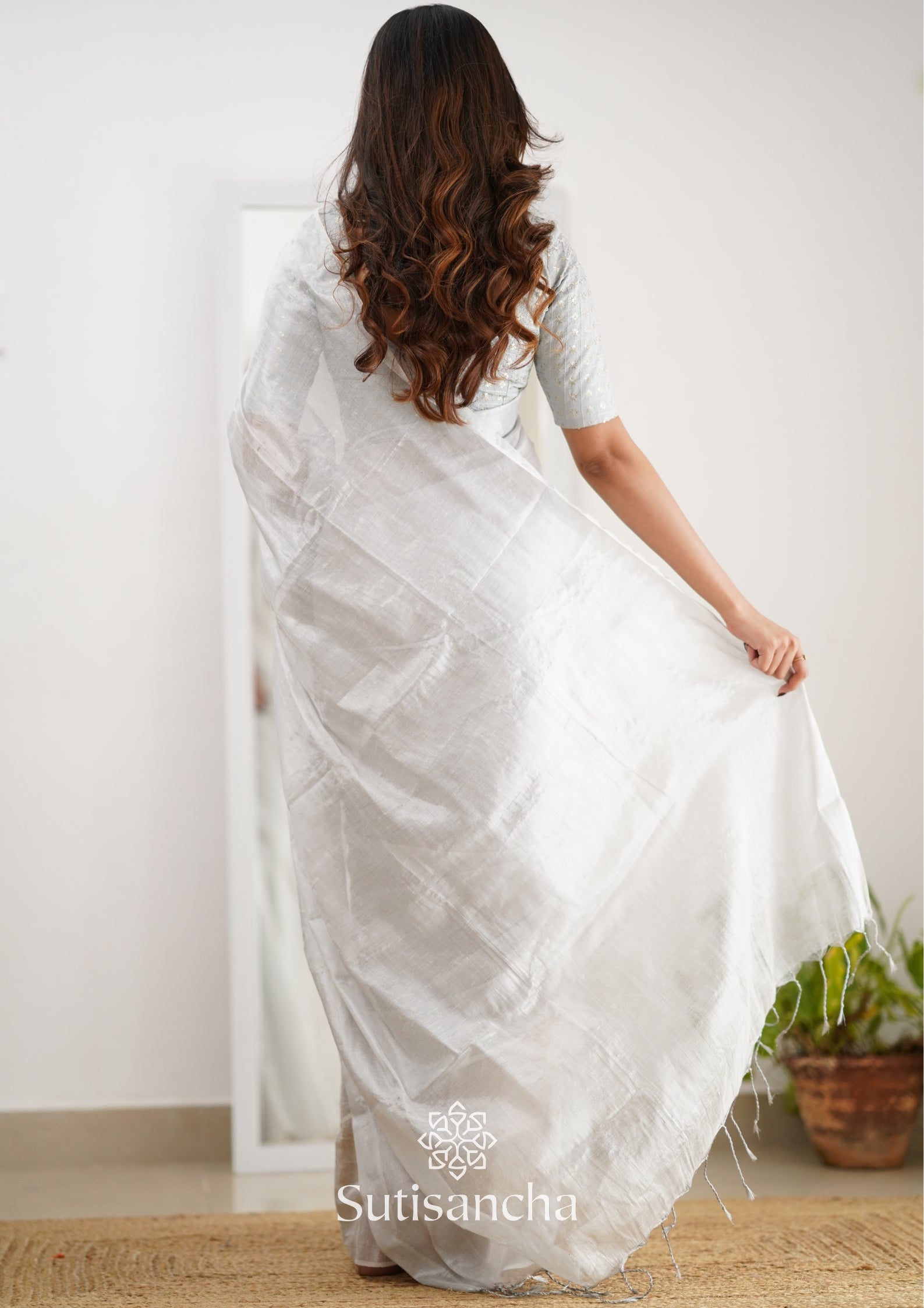 Sutisancha White Handloom Tissue Saree With Designer Blouse