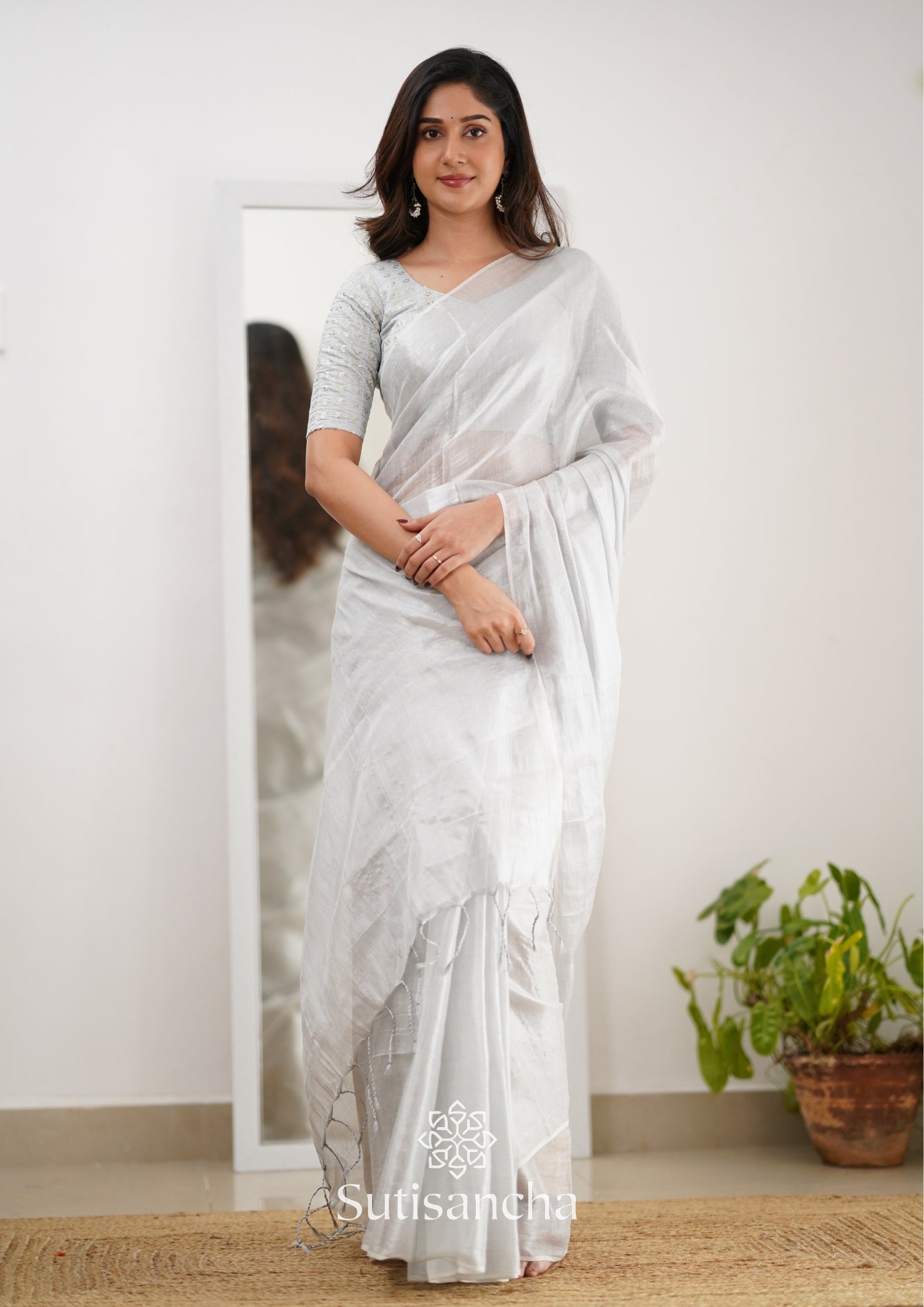 Sutisancha White Handloom Tissue Saree With Designer Blouse