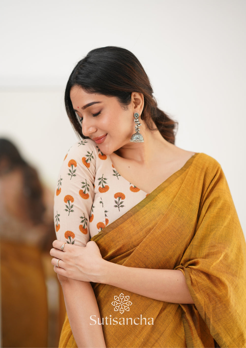 Women Mustard Pure Cotton Printed Saree With Unstitched Blouse
