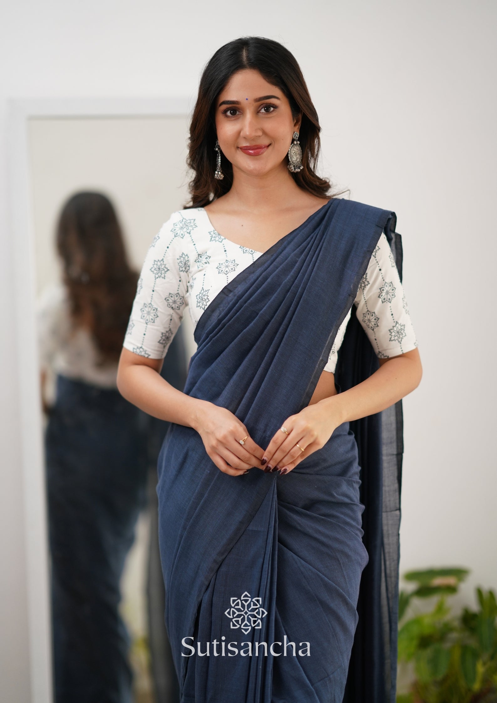 Sutisancha Gray Handloom Cotton Saree With Designer Blouse