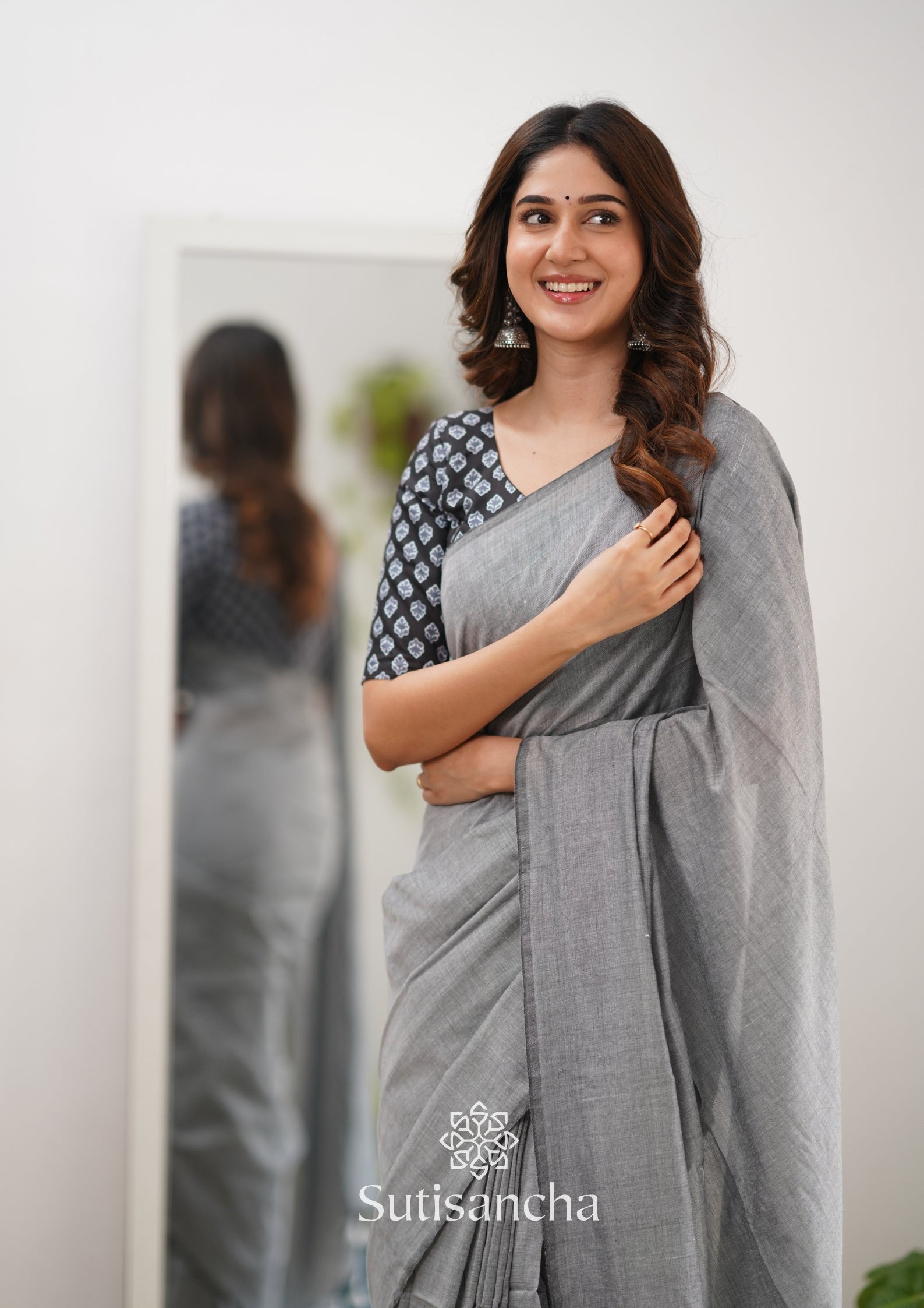 Sutisancha Gray Handloom Cotton Saree & Kalamkari Blouse