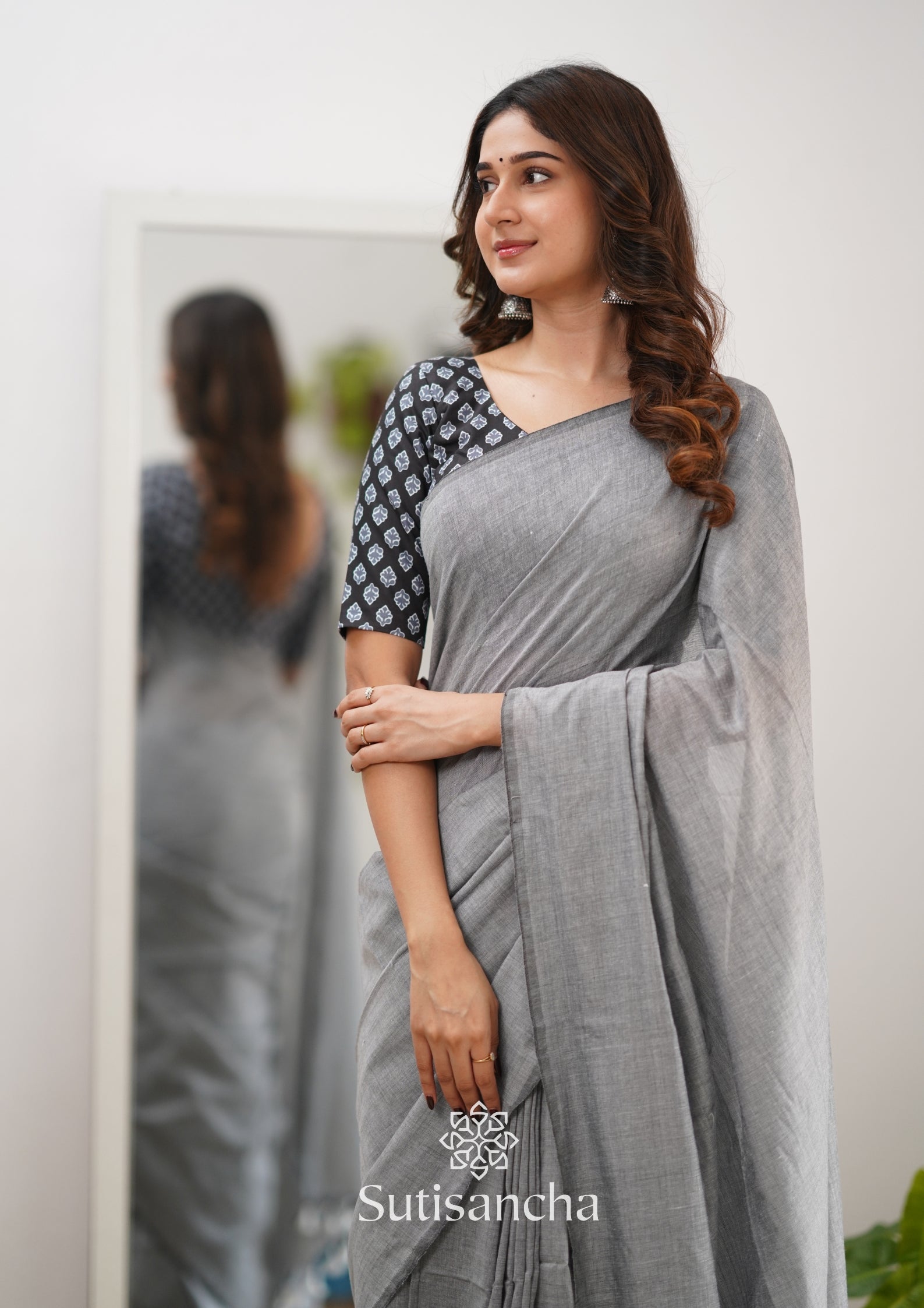 Sutisancha Gray Handloom Cotton Saree & Kalamkari Blouse