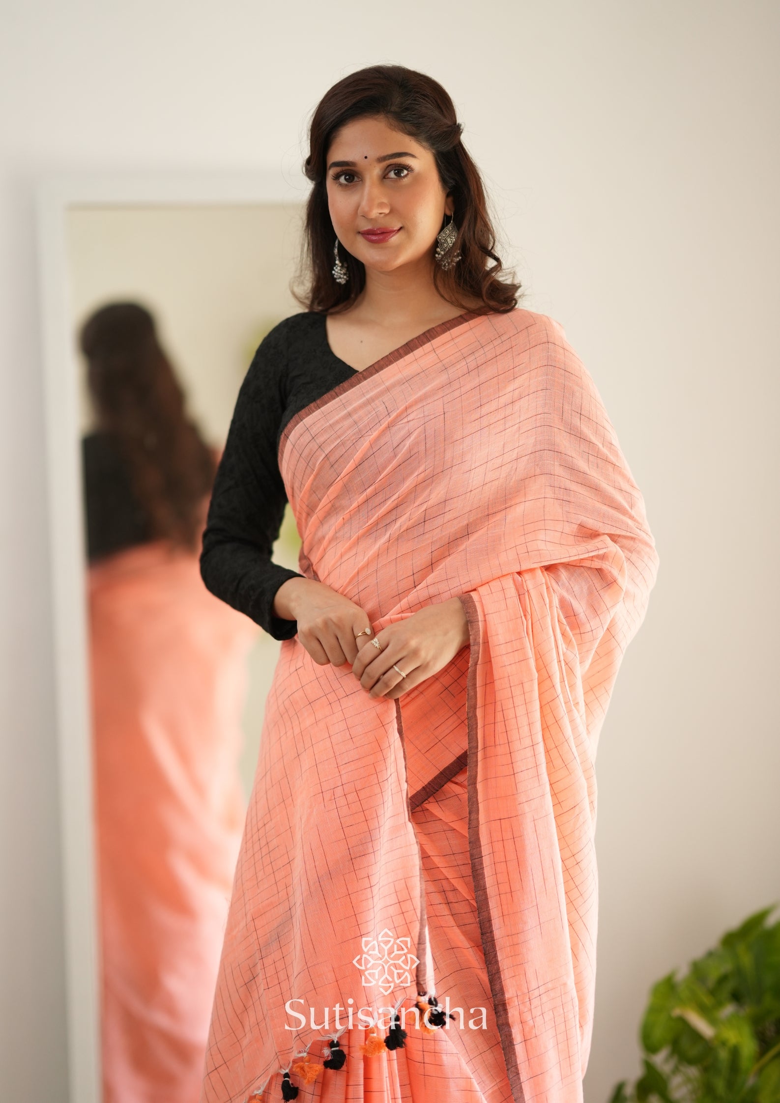 Sutisancha Peach Handloom Cotton Saree with Trendy Kotki Checks Design