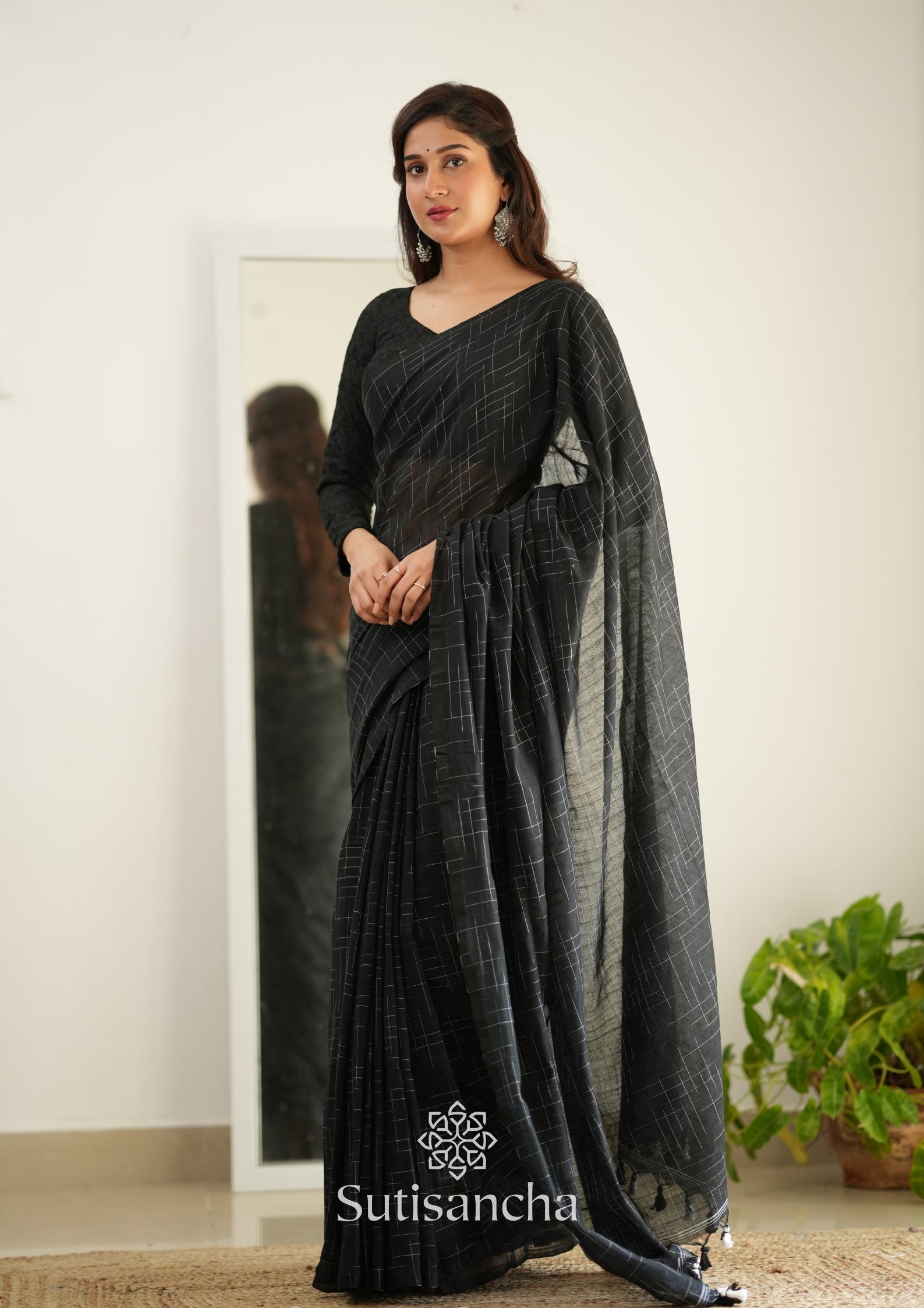 Sutisancha Black Handloom Cotton Saree with Trendy Kotki Checks Design