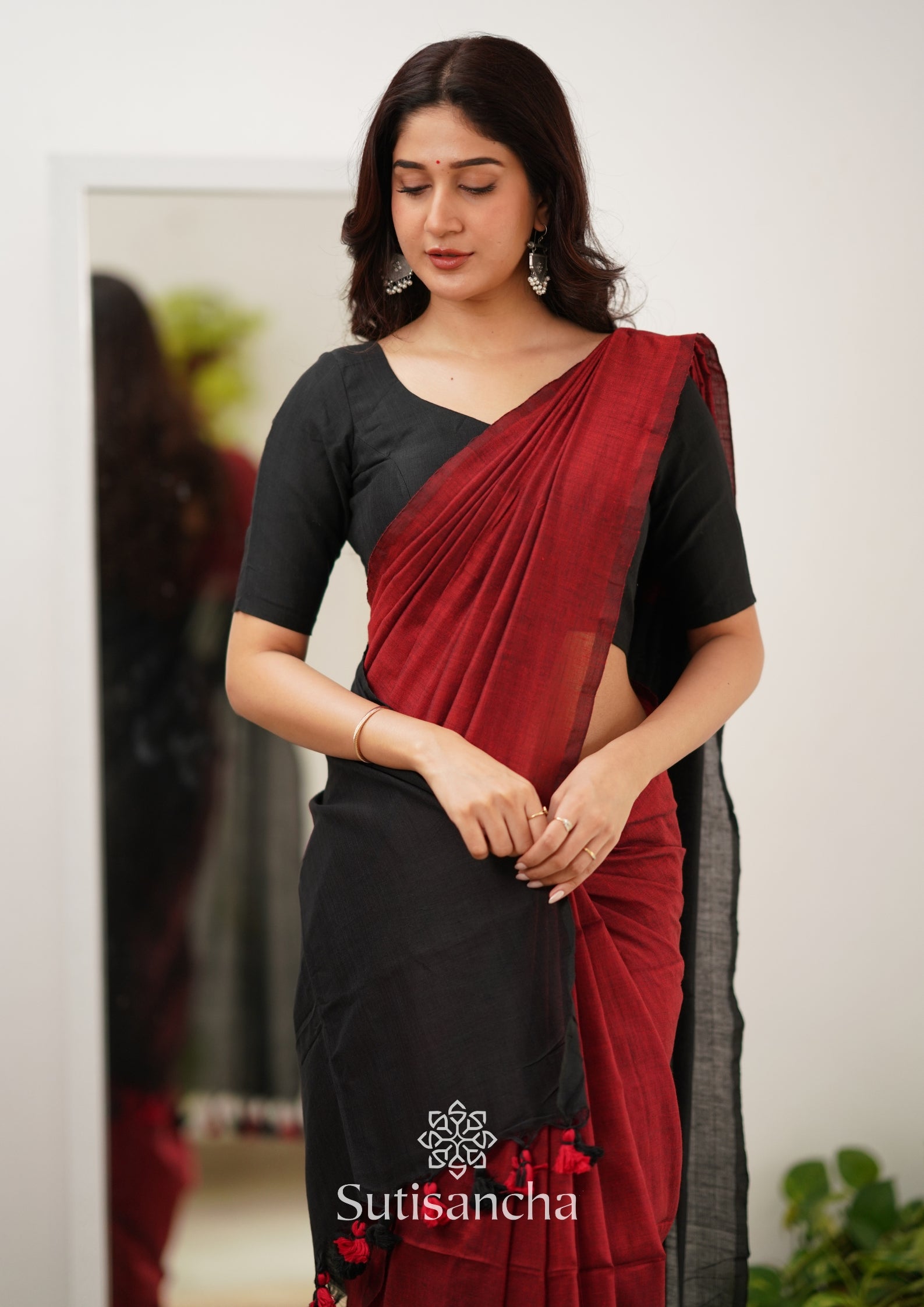 Sutisancha Red & Black Handloom Cotton Saree