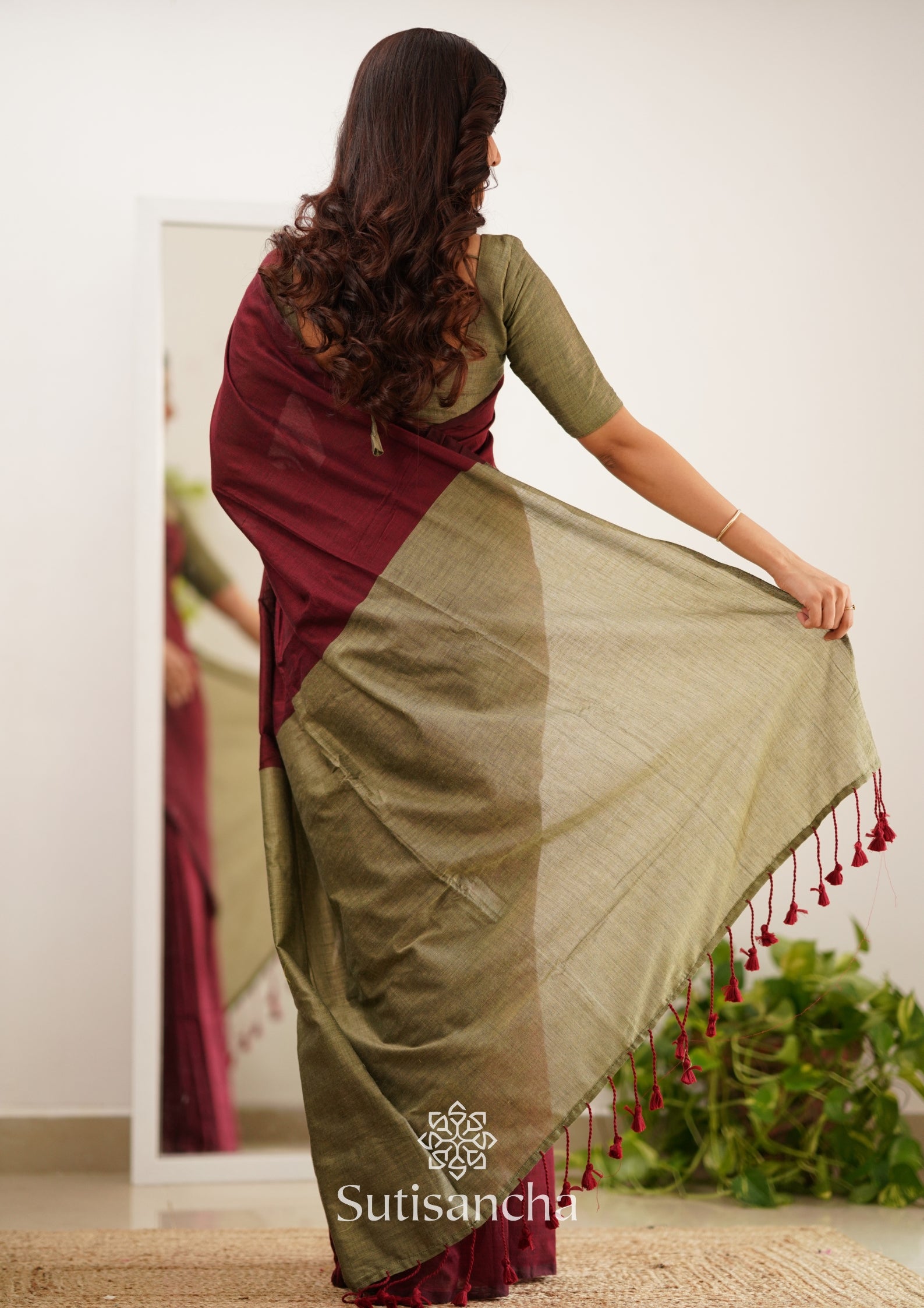 Sutisancha Maroon Handloom Cotton Saree