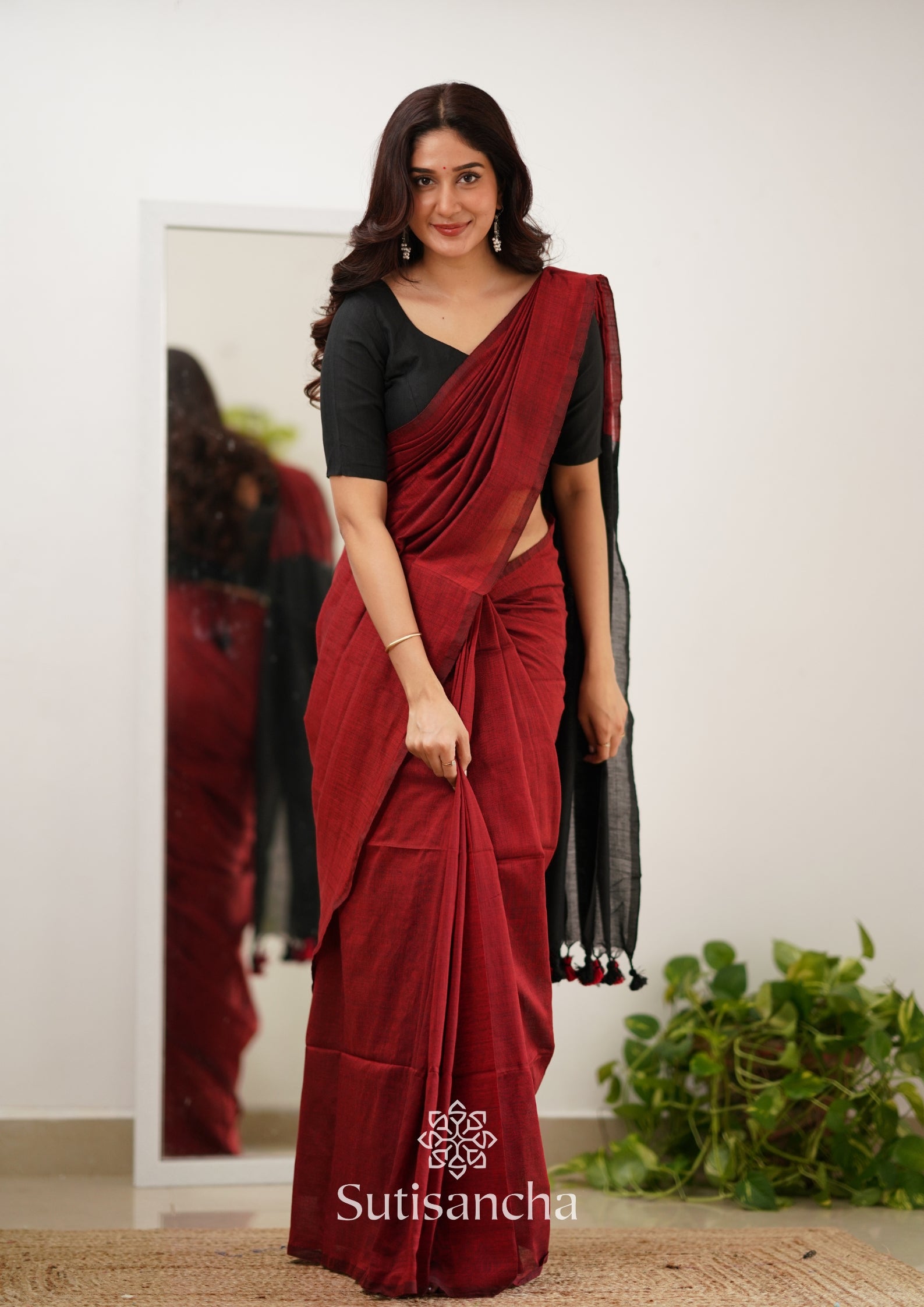 Sutisancha Red & Black Handloom Cotton Saree