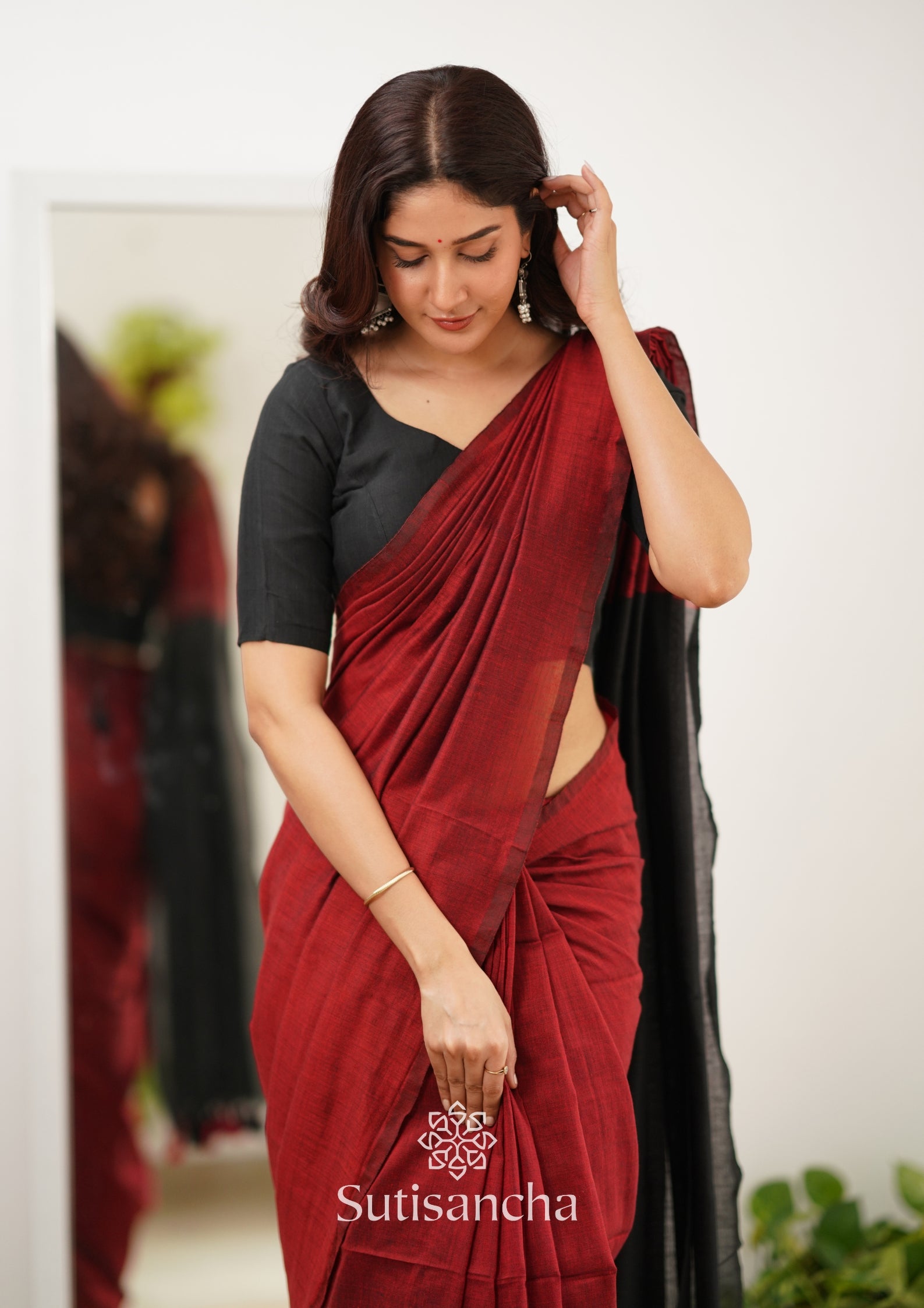 Sutisancha Red & Black Handloom Cotton Saree