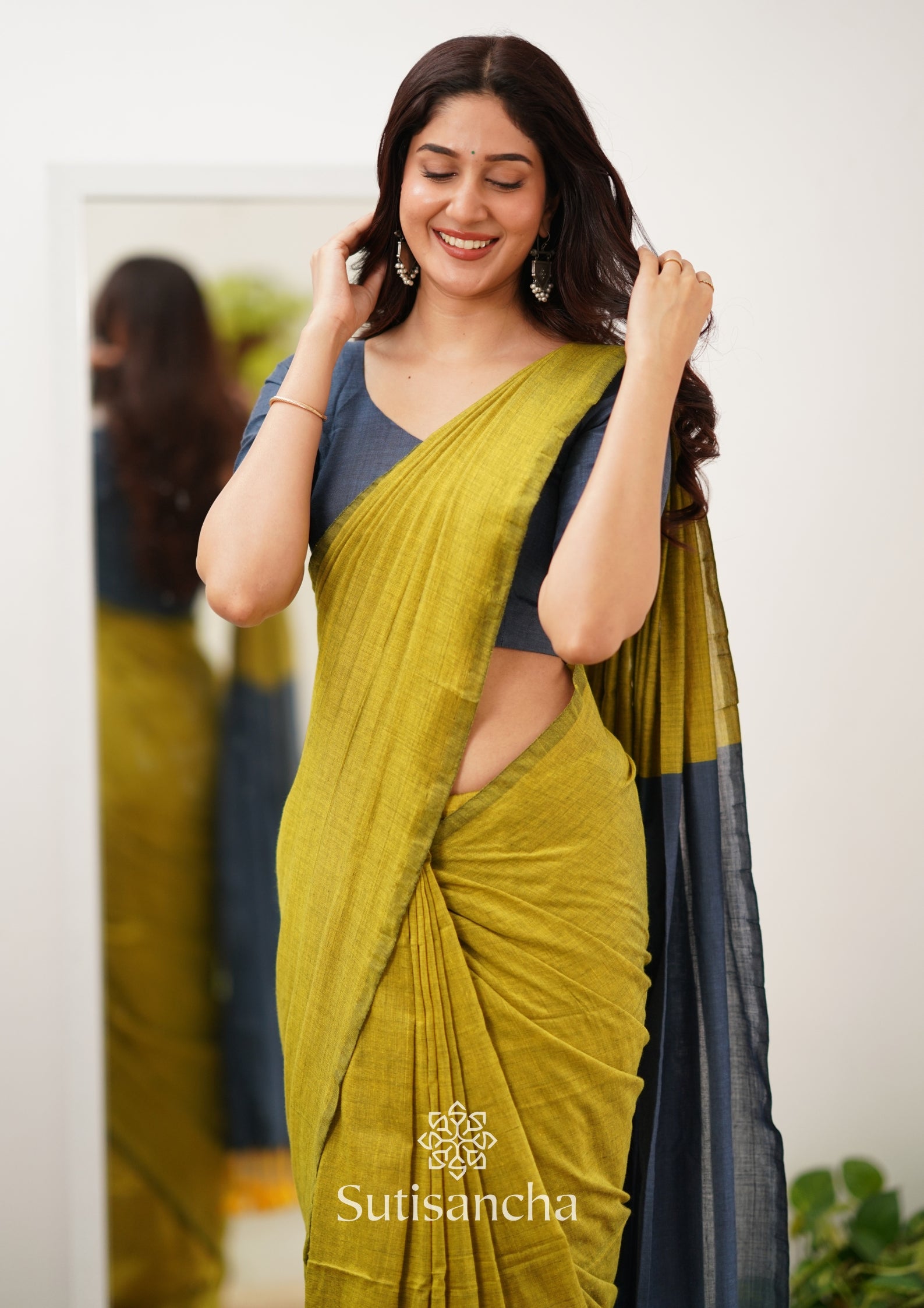 Sutisancha Lime & Gray Handloom Cotton Saree